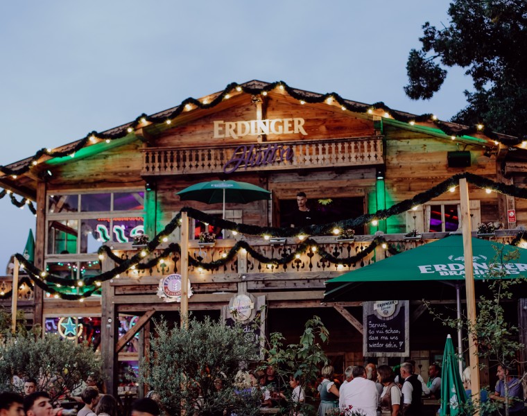 Neuer Festwirt für die ERDINGER Hütt’n auf dem Herbstfest Neuer Festwirt für die ERDINGER Hütt’n auf dem Herbstfest